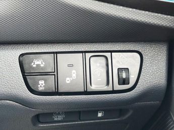 HYUNDAI IONIQ 1.6 h-GDi Premium SE Hatchback 5dr Petrol Hybrid DCT Euro 6 (s/s