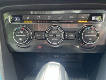 VOLKSWAGEN TIGUAN 2.0 TDI BlueMotion Tech R-Line SUV 5dr Diesel DSG 4Motion