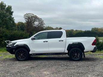 TOYOTA HILUX 2.8 HI-Luxury Invincible X D-4D 4WD Double Cab Auto 4WD 5dr