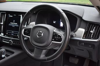 VOLVO V90 2.0 B4 MHEV Momentum Estate 5dr Diesel Hybrid Auto Euro 6 (s/s) 