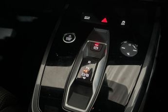 AUDI Q4 E-TRON 40 S line SUV 5dr Electric Auto 82kWh (204 ps) 10.25in Multimedi