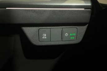 AUDI Q4 E-TRON 40 S line SUV 5dr Electric Auto 82kWh (204 ps) 10.25in Multimedi