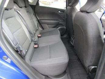 RENAULT CAPTUR 1.3 TCe Iconic SUV 5dr Petrol Automatic  EDC Euro 6 (s/s) (130 p