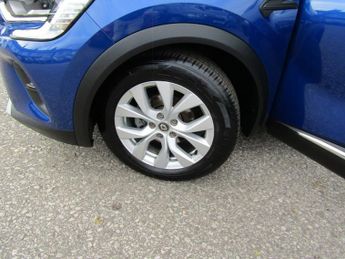 RENAULT CAPTUR 1.3 TCe Iconic SUV 5dr Petrol Automatic  EDC Euro 6 (s/s) (130 p