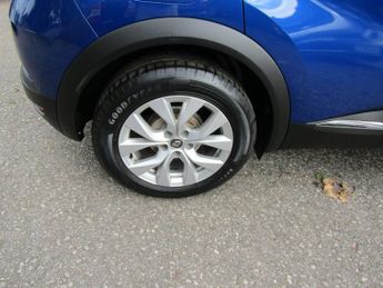 RENAULT CAPTUR 1.3 TCe Iconic SUV 5dr Petrol Automatic  EDC Euro 6 (s/s) (130 p