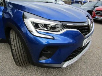 RENAULT CAPTUR 1.3 TCe Iconic SUV 5dr Petrol Automatic  EDC Euro 6 (s/s) (130 p