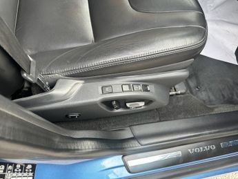 VOLVO XC60 2.4 D5 SE Lux Nav SUV 5dr Diesel Auto AWD Euro 6 (s/s) (220 ps)