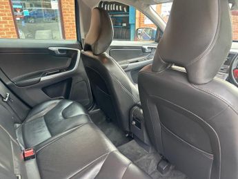 VOLVO XC60 2.4 D5 SE Lux Nav SUV 5dr Diesel Auto AWD Euro 6 (s/s) (220 ps)