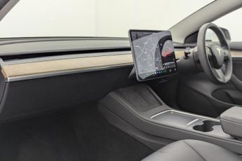 TESLA Model 3 Standard Range Plus Saloon 4dr Electric Auto RWD (241 bhp)