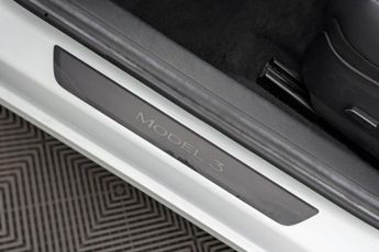 TESLA Model 3 Standard Range Plus Saloon 4dr Electric Auto RWD (241 bhp)