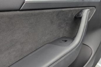 TESLA Model 3 Standard Range Plus Saloon 4dr Electric Auto RWD (241 bhp)