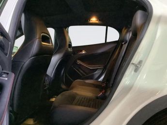 MERCEDES-BENZ GLA 2.1 GLA220d AMG Line (Premium Plus) SUV 5dr Diesel 7G-DCT 4MATIC