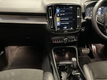 VOLVO XC40 2.0 B4 MHEV R-Design SUV 5dr Petrol Hybrid Auto Euro 6 (s/s) (19