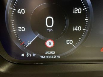 VOLVO XC40 2.0 B4 MHEV R-Design SUV 5dr Petrol Hybrid Auto Euro 6 (s/s) (19