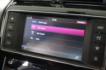 JAGUAR XE 2.0d Portfolio Saloon 4dr Diesel Auto AWD Euro 6 (s/s) (180 ps)