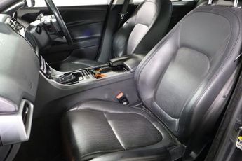 JAGUAR XE 2.0d Portfolio Saloon 4dr Diesel Auto AWD Euro 6 (s/s) (180 ps)