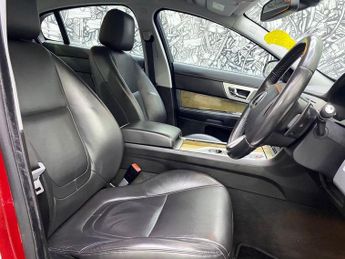 JAGUAR XF 2.2d Premium Luxury Saloon 4dr Diesel Auto Euro 5 (s/s) (200 ps)