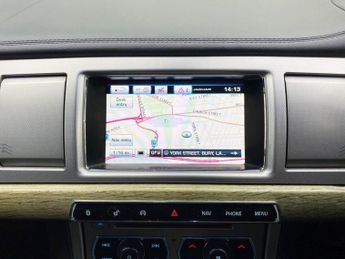 JAGUAR XF 2.2d Premium Luxury Saloon 4dr Diesel Auto Euro 5 (s/s) (200 ps)