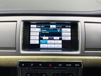 JAGUAR XF 2.2d Premium Luxury Saloon 4dr Diesel Auto Euro 5 (s/s) (200 ps)