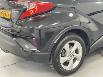 TOYOTA C-HR 1.8 VVT-h Icon SUV 5dr Petrol Hybrid CVT Euro 6 (s/s) (122 ps) -