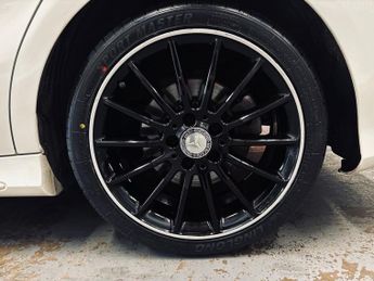 MERCEDES-BENZ CLA 2.1 CLA220d AMG Line Shooting Brake 5 Door Diesel Automatic Whit