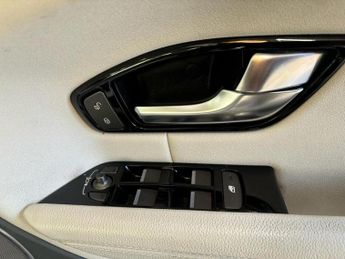 LAND ROVER RANGE ROVER EVOQUE 2.0 TD4 SE Tech SUV 5dr Diesel Auto 4WD Euro 6 (s/s) (180 ps)