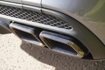 MERCEDES-BENZ C-CLASS 2.1 C250d AMG Line (Premium) Saloon 4dr Diesel G-Tronic+ 4MATIC