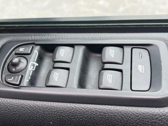 LAND ROVER DISCOVERY 4 3.0 SD V6 HSE SUV 5dr Diesel CommandShift 4WD Euro 5 (245 ps)