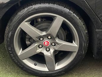 JAGUAR XE 2.0d R-Sport Saloon 4dr Diesel Auto Euro 6 (s/s) (180 ps)