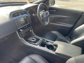 JAGUAR XE 2.0d R-Sport Saloon 4dr Diesel Auto Euro 6 (s/s) (180 ps)
