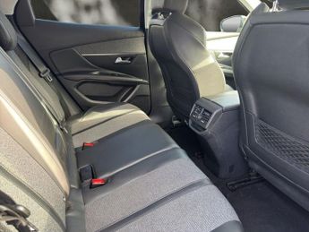 PEUGEOT 3008 1.2 PureTech Allure SUV 5dr Petrol EAT Euro 6 (s/s) (130 ps)