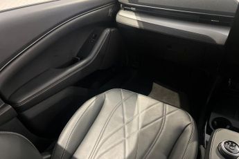 FORD MUSTANG MACH-E Extended Range 91kWh SUV 5dr Electric Automatic (294 ps) Adaptiv