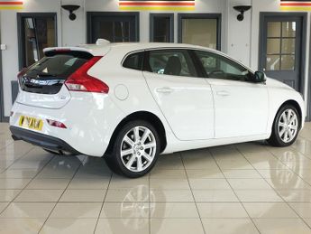 VOLVO V40 1.5 T3 Inscription Hatchback 5dr Petrol Auto Euro 6 (s/s) (152 p