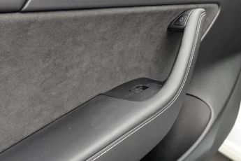 TESLA Model 3 (Dual Motor) Long Range Saloon 4dr Electric Auto 4WDE (346 ps)