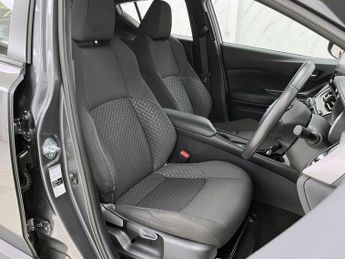 TOYOTA C-HR 1.8 VVT-h GPF Icon SUV 5dr Petrol Hybrid CVT Euro 6 (s/s) (122 p