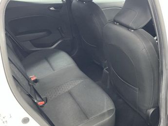 RENAULT CLIO 1.0 TCe Play Hatchback 5dr Petrol Manual Euro 6 (s/s) (100 ps) -