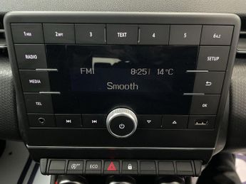 RENAULT CLIO 1.0 TCe Play Hatchback 5dr Petrol Manual Euro 6 (s/s) (100 ps) -