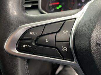 RENAULT CLIO 1.0 TCe Play Hatchback 5dr Petrol Manual Euro 6 (s/s) (100 ps) -