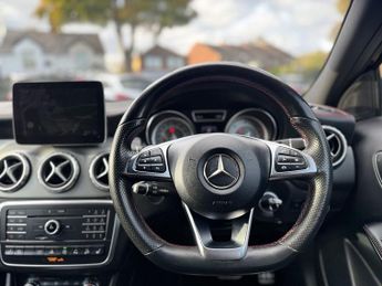 MERCEDES-BENZ GLA 2.1 GLA220d AMG Line (Premium) SUV 5dr Diesel 7G-DCT 4MATIC Euro