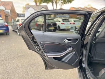 MERCEDES-BENZ GLA 2.1 GLA220d AMG Line (Premium) SUV 5dr Diesel 7G-DCT 4MATIC Euro