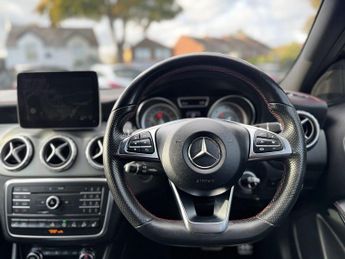 MERCEDES-BENZ GLA 2.1 GLA220d AMG Line (Premium) SUV 5dr Diesel 7G-DCT 4MATIC Euro