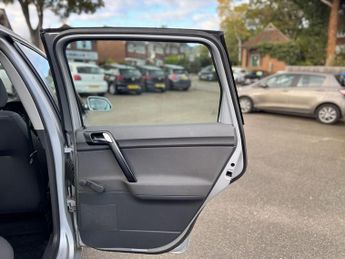 VOLKSWAGEN POLO 1.4 S Hatchback 5dr Petrol Automatic (185 g/km, 74 bhp)