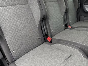 VAUXHALL Combo Life Electric 52kWh Ultimate XL MPV 5dr Electric Auto (7.4kW Charger) (136 ps)