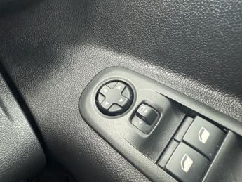 VAUXHALL Combo Life Electric 52kWh Ultimate XL MPV 5dr Electric Auto (7.4kW Charger) (136 ps)