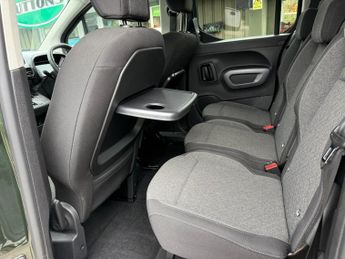 VAUXHALL Combo Life Electric 52kWh Ultimate XL MPV 5dr Electric Auto (7.4kW Charger) (136 ps)