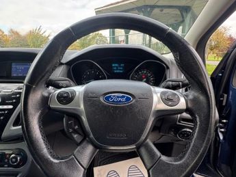 FORD FOCUS 1.6 Titanium Hatchback 5dr Petrol Powershift Euro 5 (125 ps)