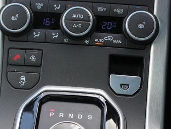 LAND ROVER RANGE ROVER EVOQUE 2.0 TD4 SE Tech SUV 5dr Diesel Auto 4WD Euro 6 (s/s) (180 ps)