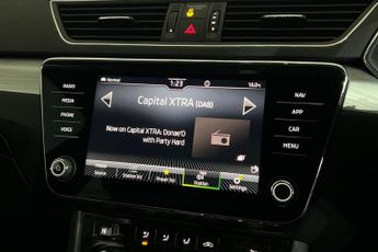 SKODA SUPERB 2.0 TDI SE Estate 5dr Diesel DSG Euro 6 (s/s) (150 ps) Front  /