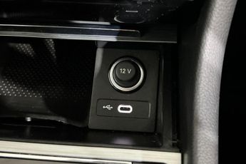 SKODA SUPERB 2.0 TDI SE Estate 5dr Diesel DSG Euro 6 (s/s) (150 ps) Front  / 