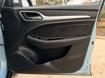 MG MG ZS 44.5kWh Exclusive SUV 5dr Electric Auto (143 ps)